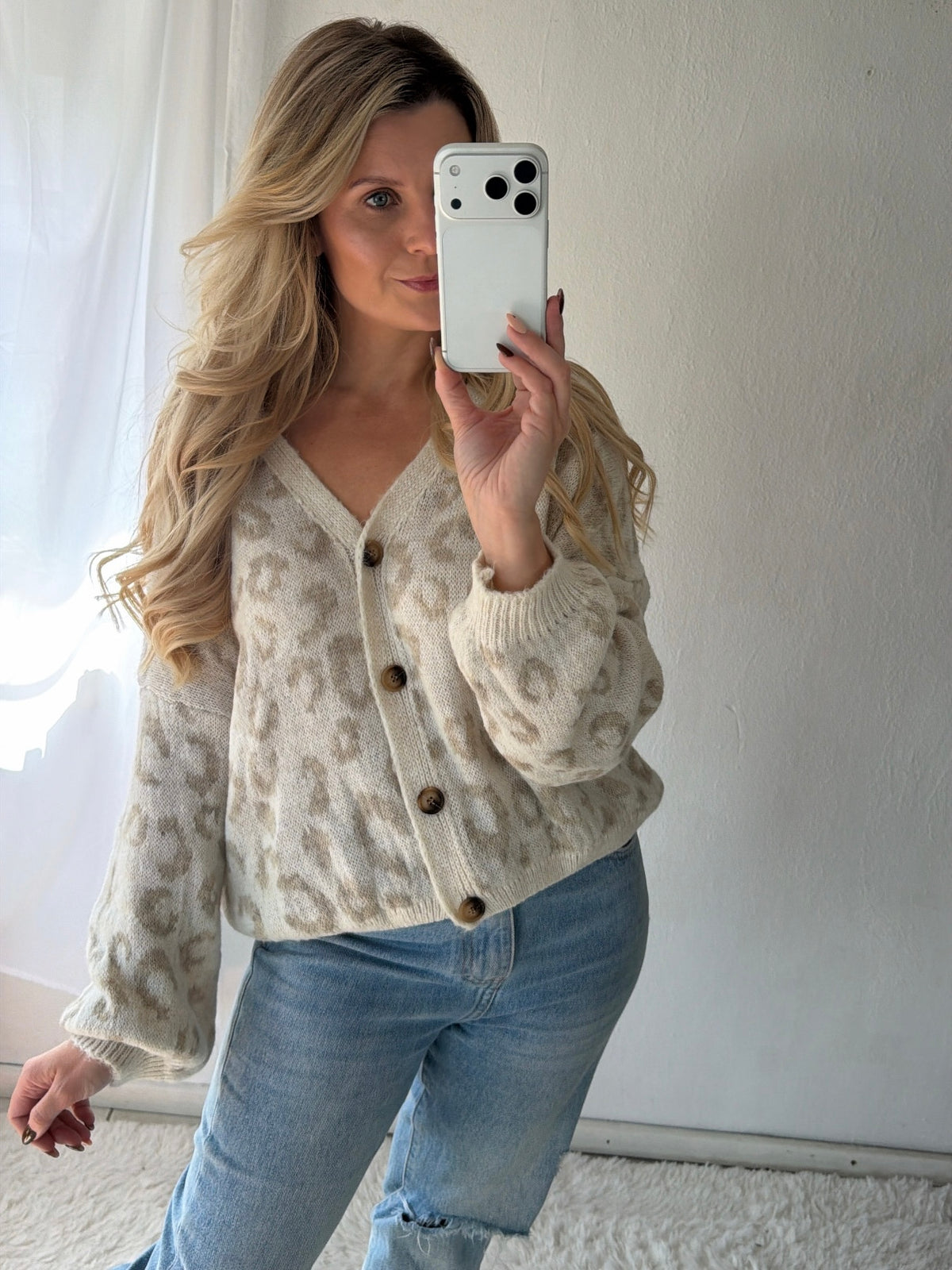 Cardigan Leo Romance