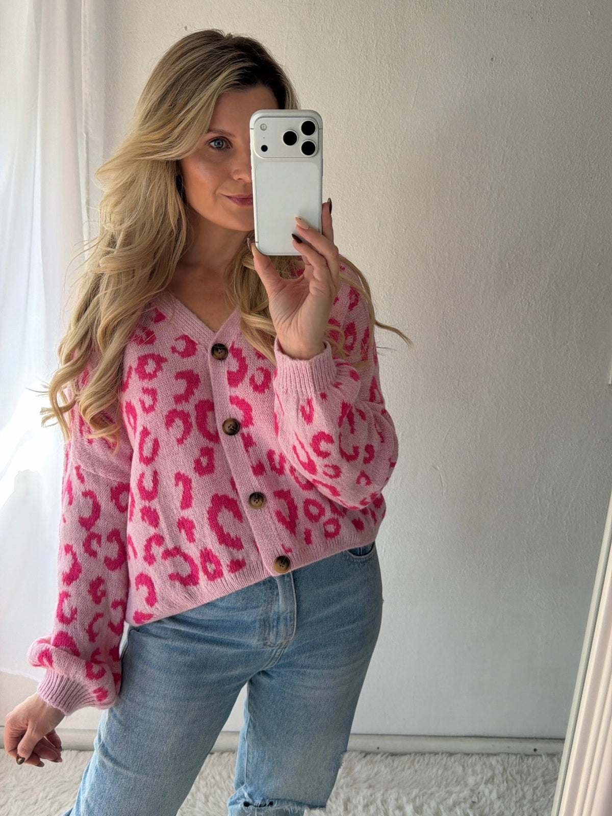 Cardigan Leo Romance