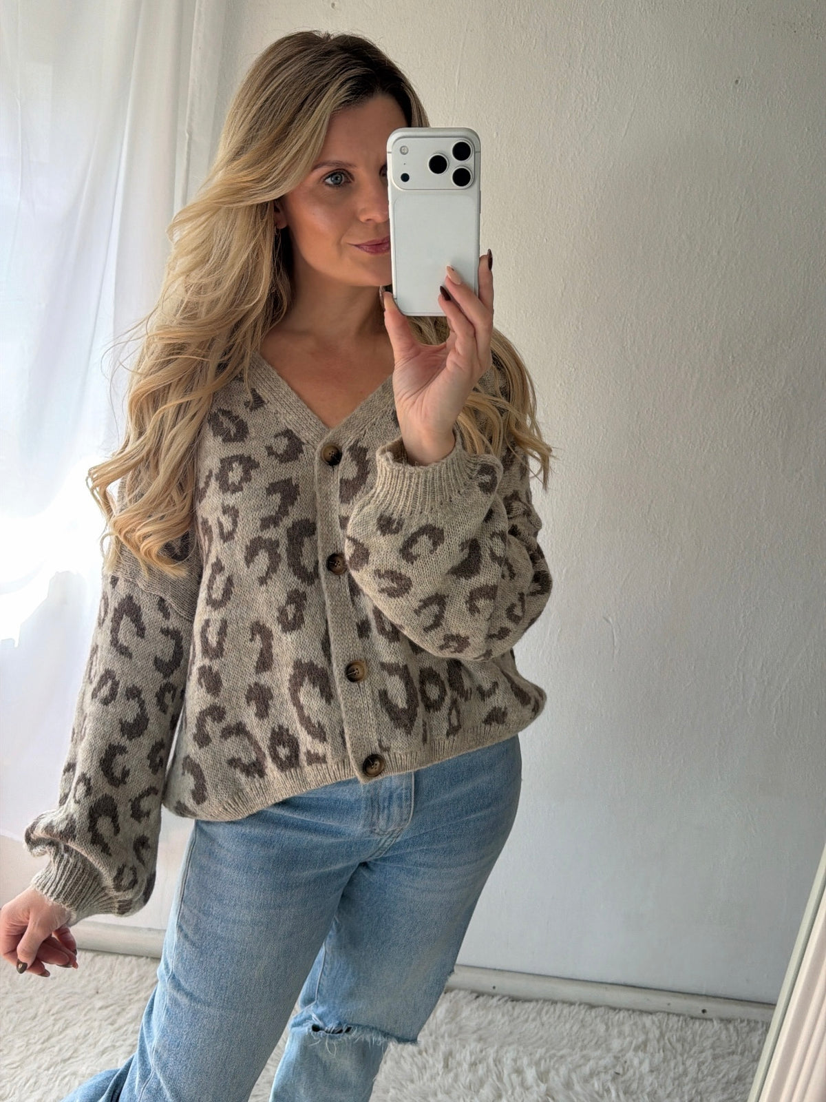 Cardigan Leo Romance