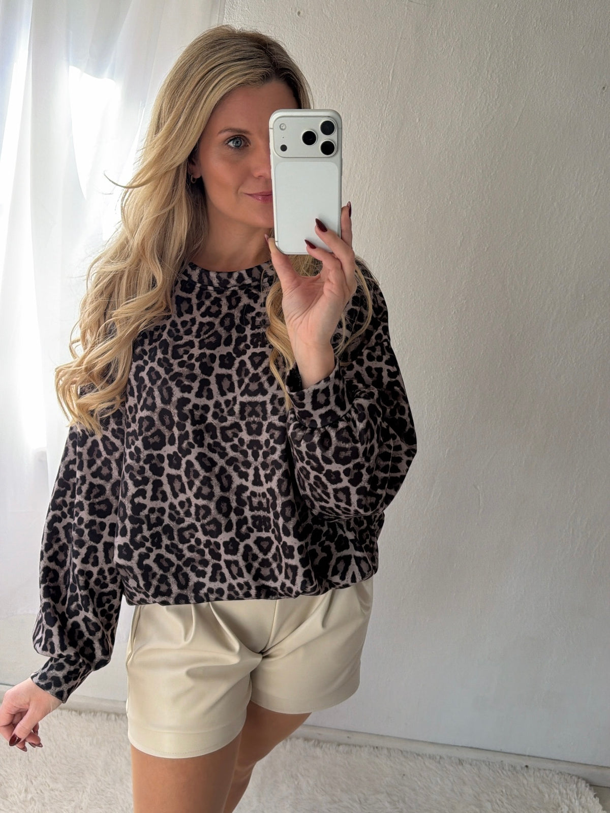 Sweatshirt Leo Shape