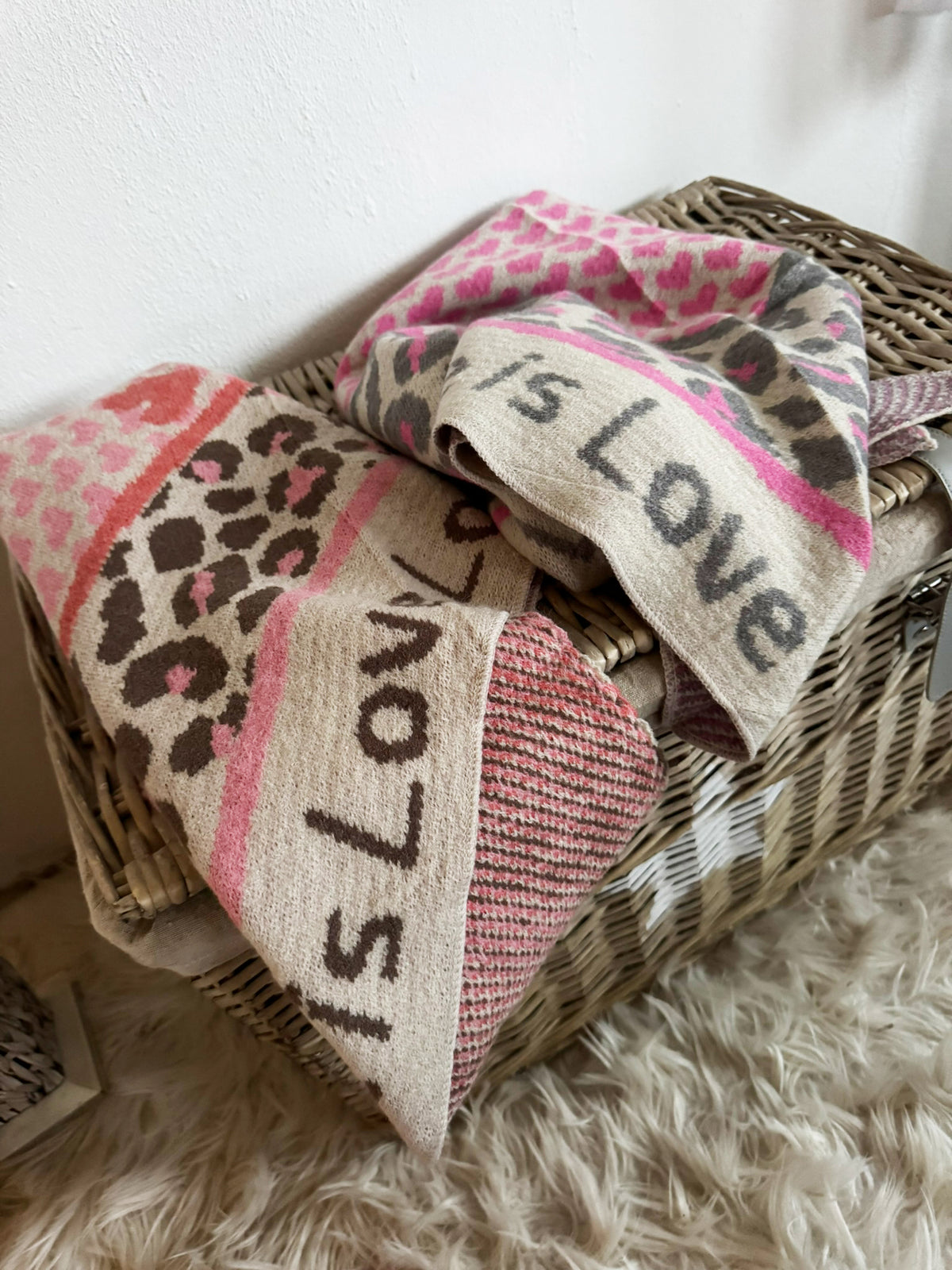 Dreiecksschal Leo Love is Love