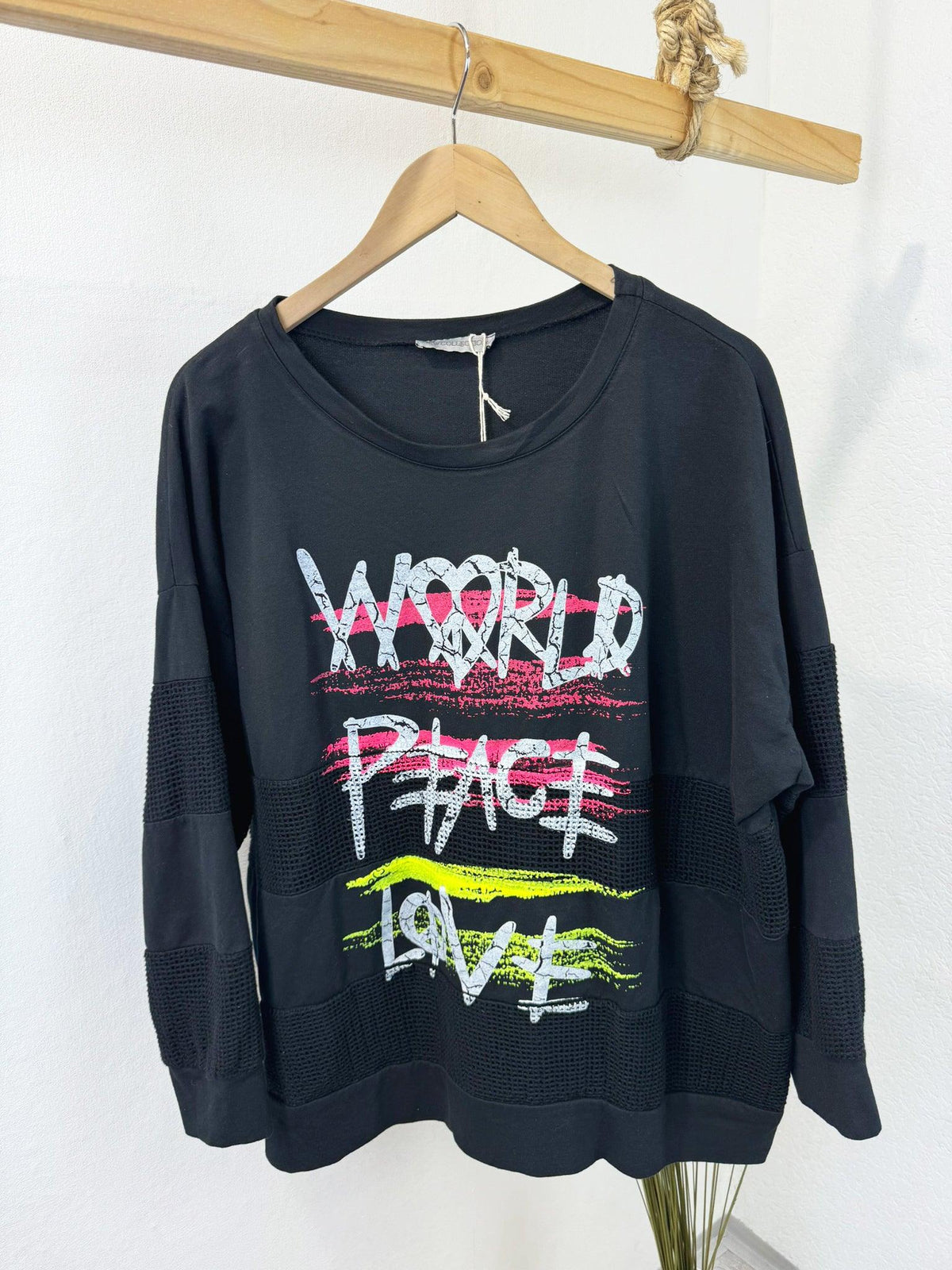 Sweatshirt mit Netzeinsatz und Schrift in beige weiß rosa schwarz Gr.44-48 - Uhlala Fashionstore