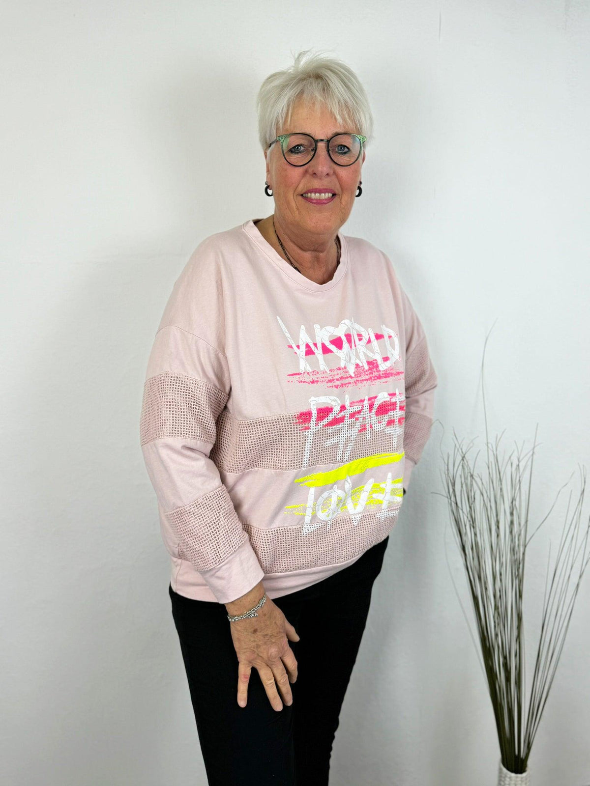 Sweatshirt mit Netzeinsatz und Schrift in beige weiß rosa schwarz Gr.44-48 - Uhlala Fashionstore