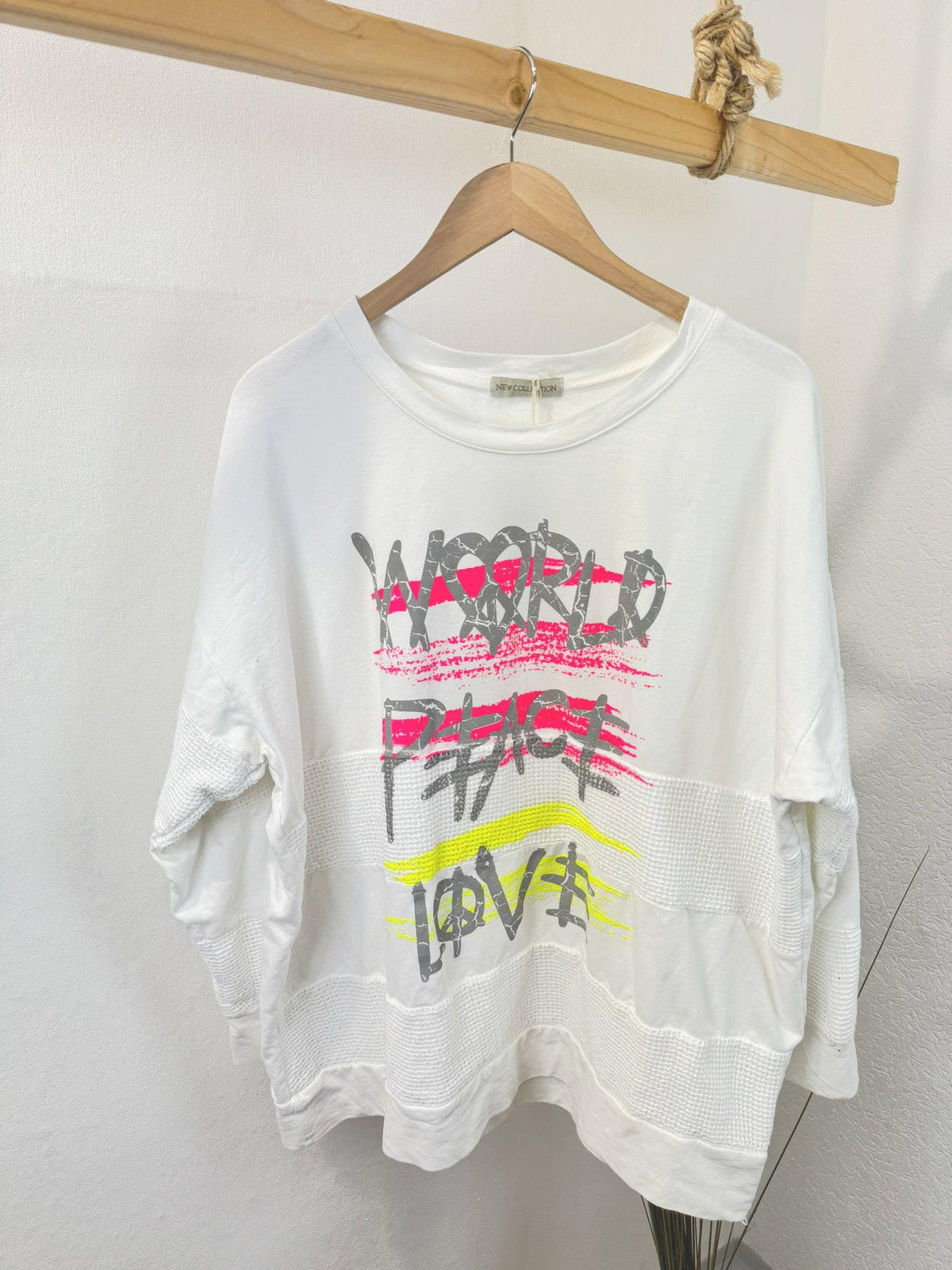 Sweatshirt mit Netzeinsatz und Schrift in beige weiß rosa schwarz Gr.44-48 - Uhlala Fashionstore