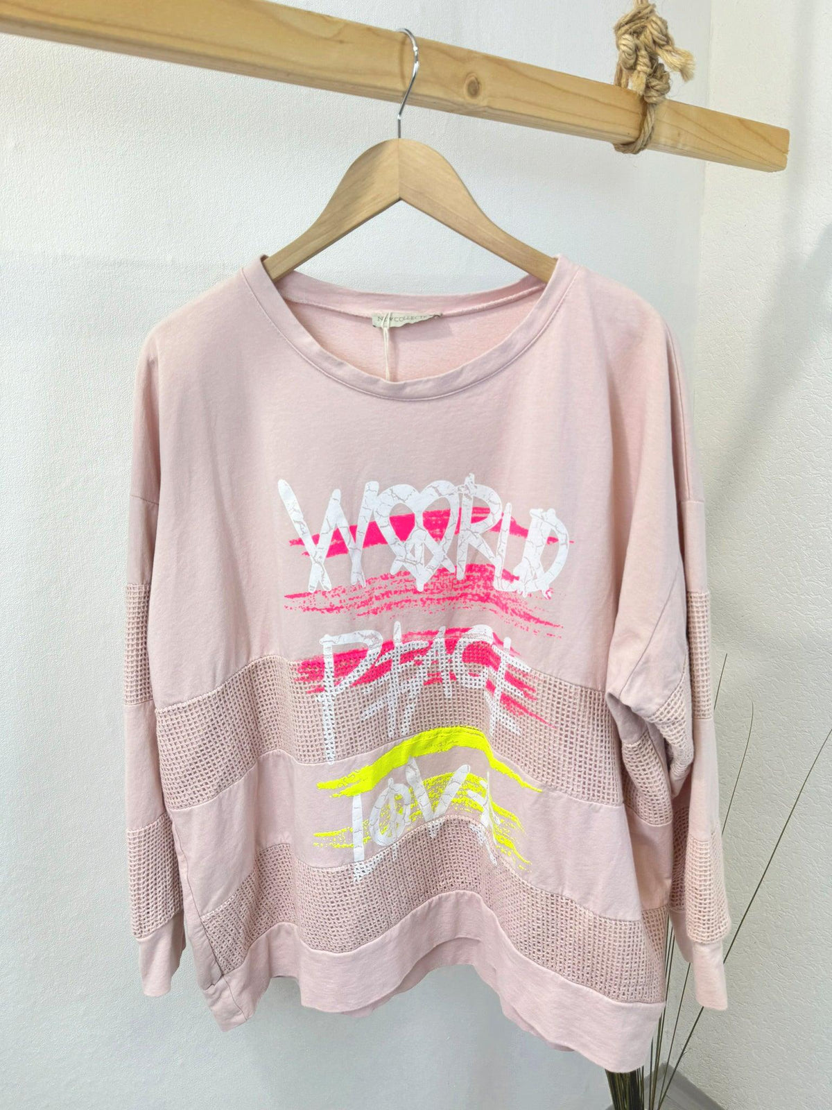 Sweatshirt mit Netzeinsatz und Schrift in beige weiß rosa schwarz Gr.44-48 - Uhlala Fashionstore