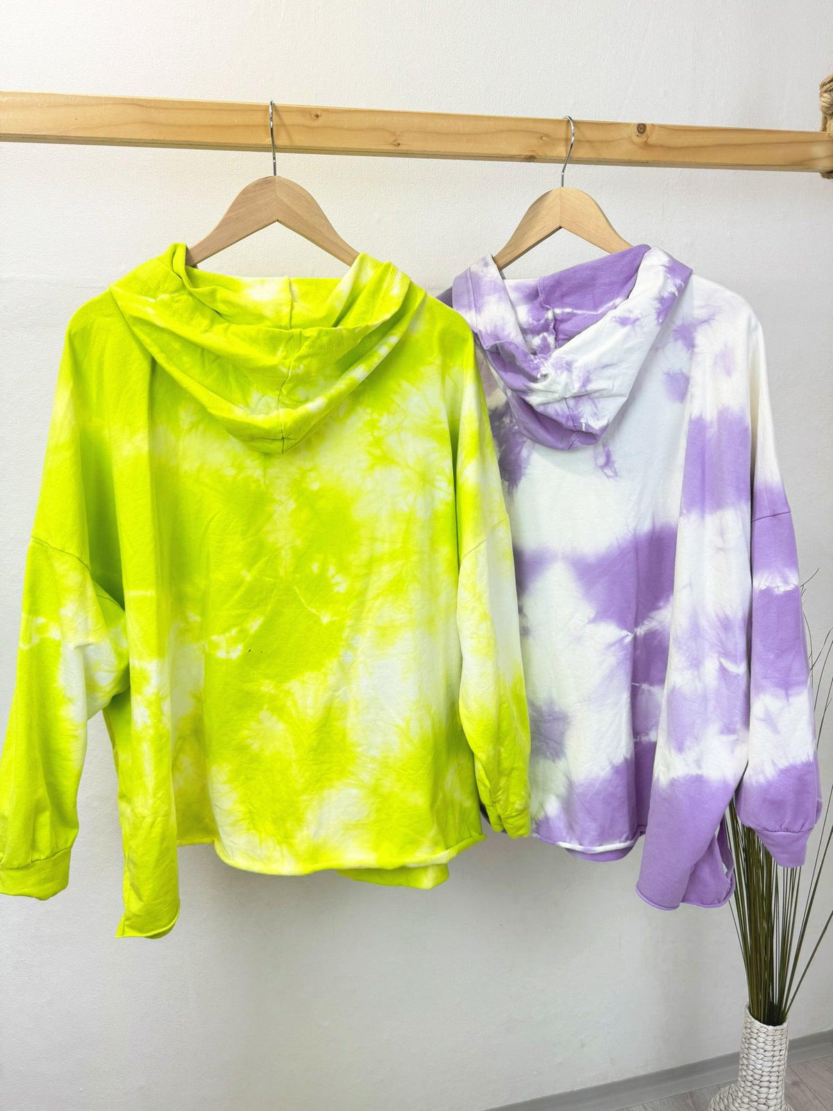 Sweatshirt Batik limettengrün und flieder Cut-Outs Oversize Gr.46-54 - Uhlala Fashionstore